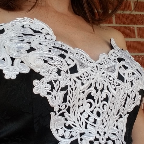 Vintage Black & White Lace Dress - Picture 5 of 10